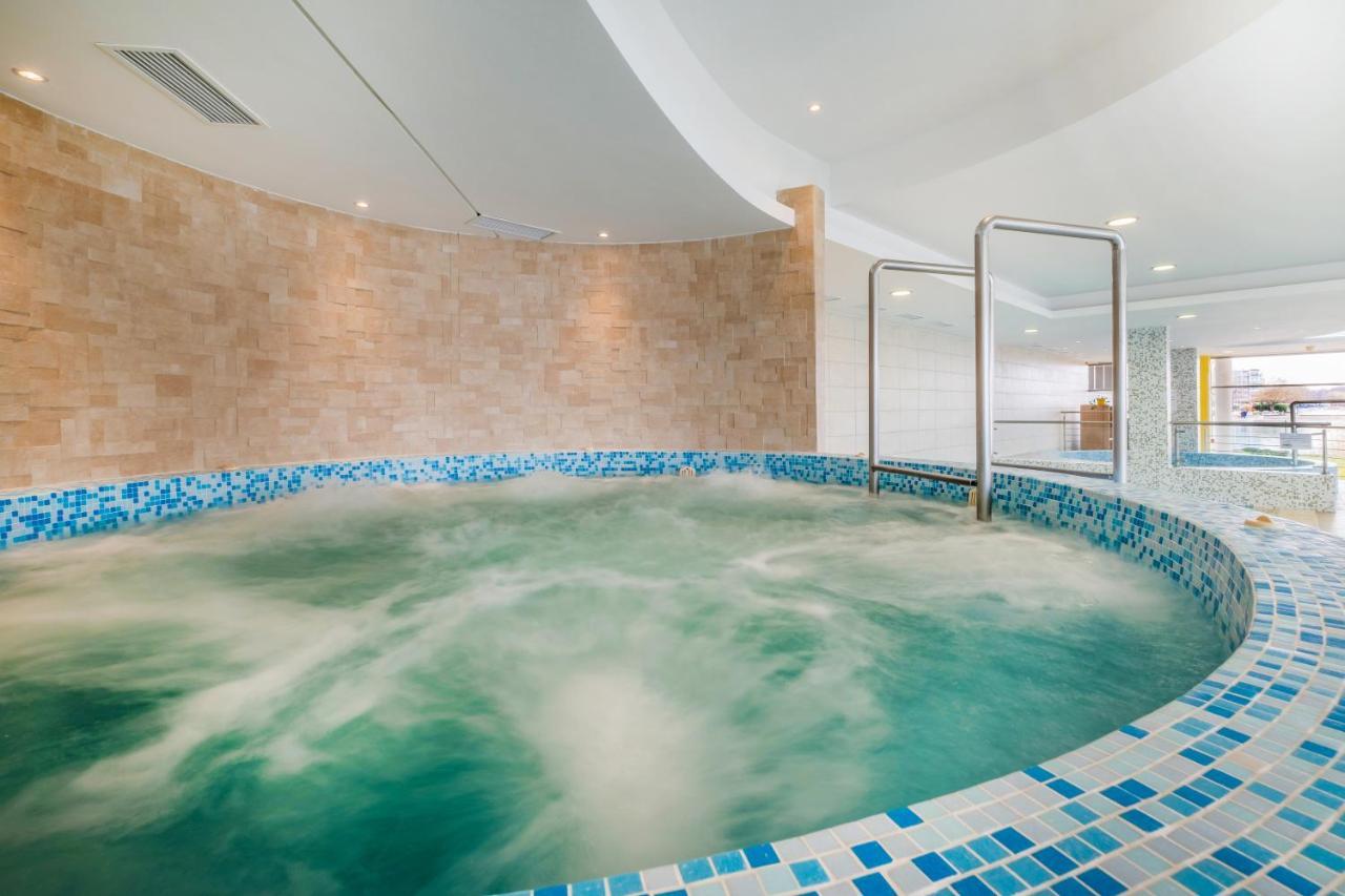 Myflat Club 218 Palazzo Wellness Apartment Siófok Zewnętrze zdjęcie